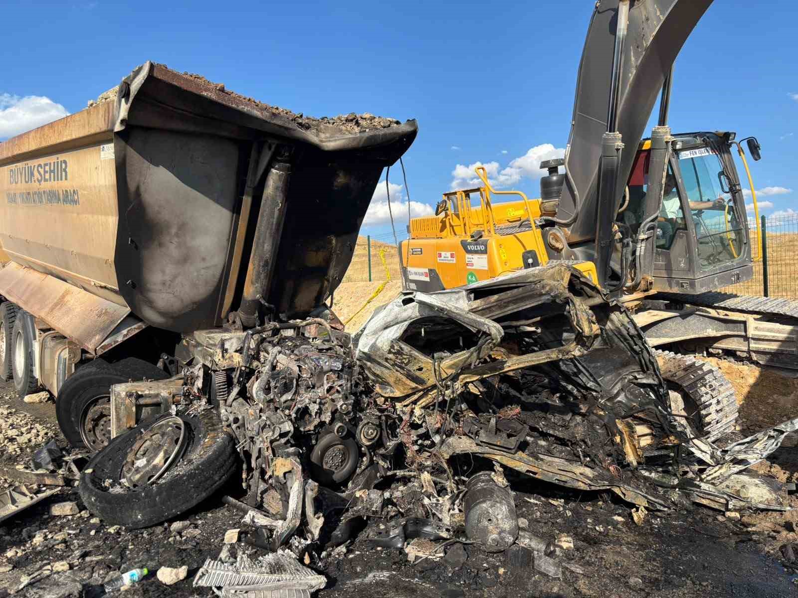 freni bozulan abbye ait hafriyat kamyonu iki kamyona carpti 2 isci hayatini kaybetti 3 m3Qqa817