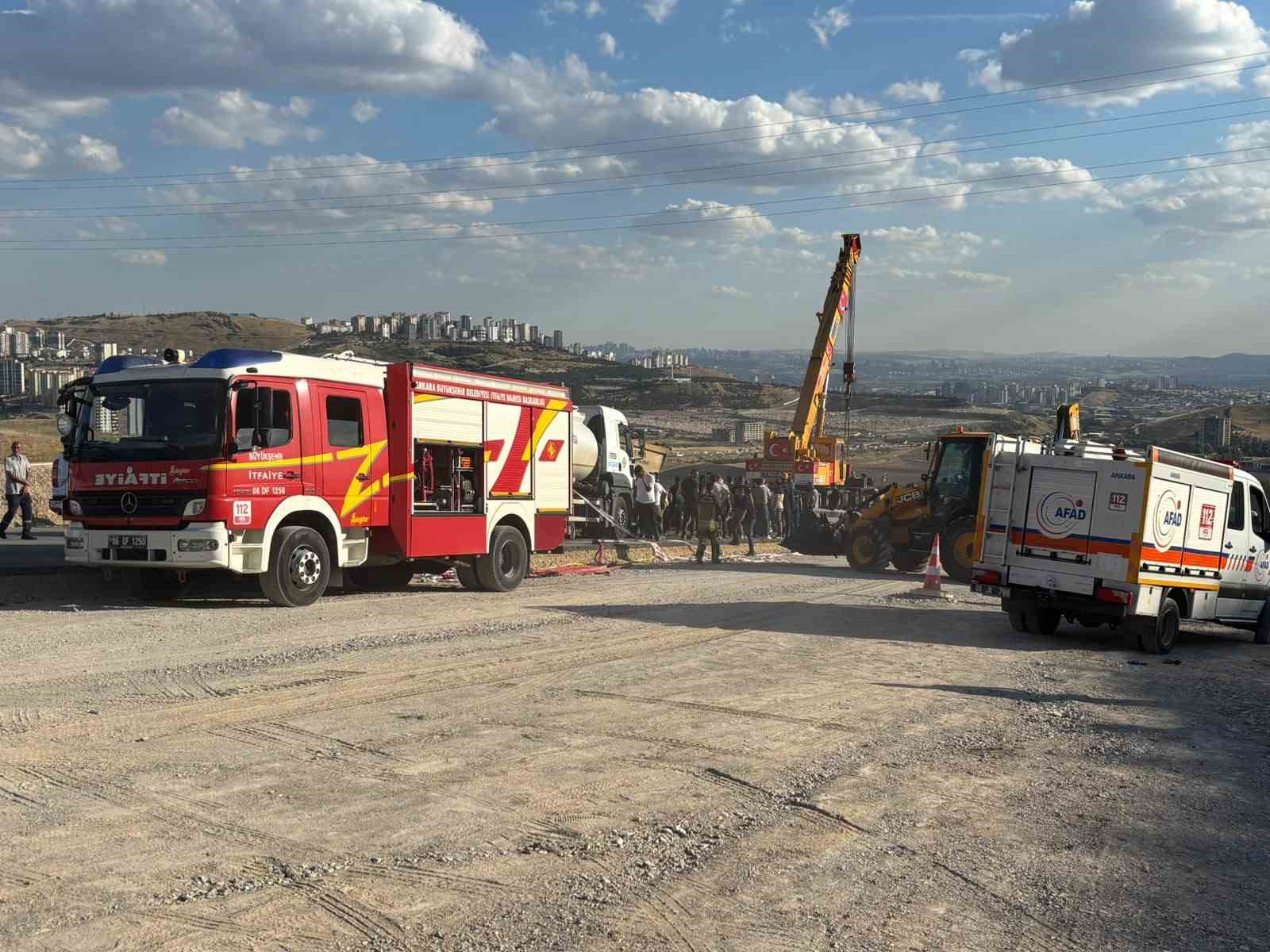 freni bozulan abbye ait hafriyat kamyonu iki kamyona carpti 2 isci hayatini kaybetti 4 RmwpV3O5