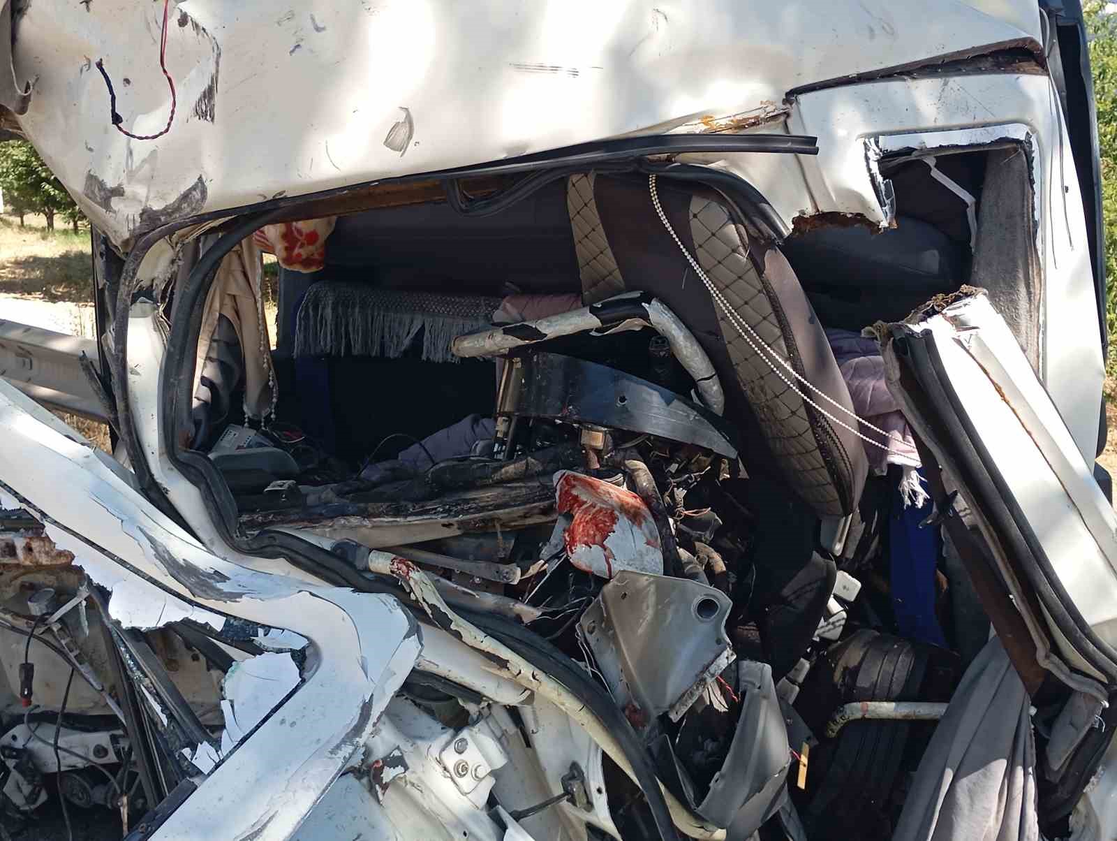 Freni patlayan kamyon 2 araca çarptı; 3 kişi yaralandı 6 freni patlayan kamyon 2 araca carpti 3 kisi yaralandi 2 jkQZ1ntL