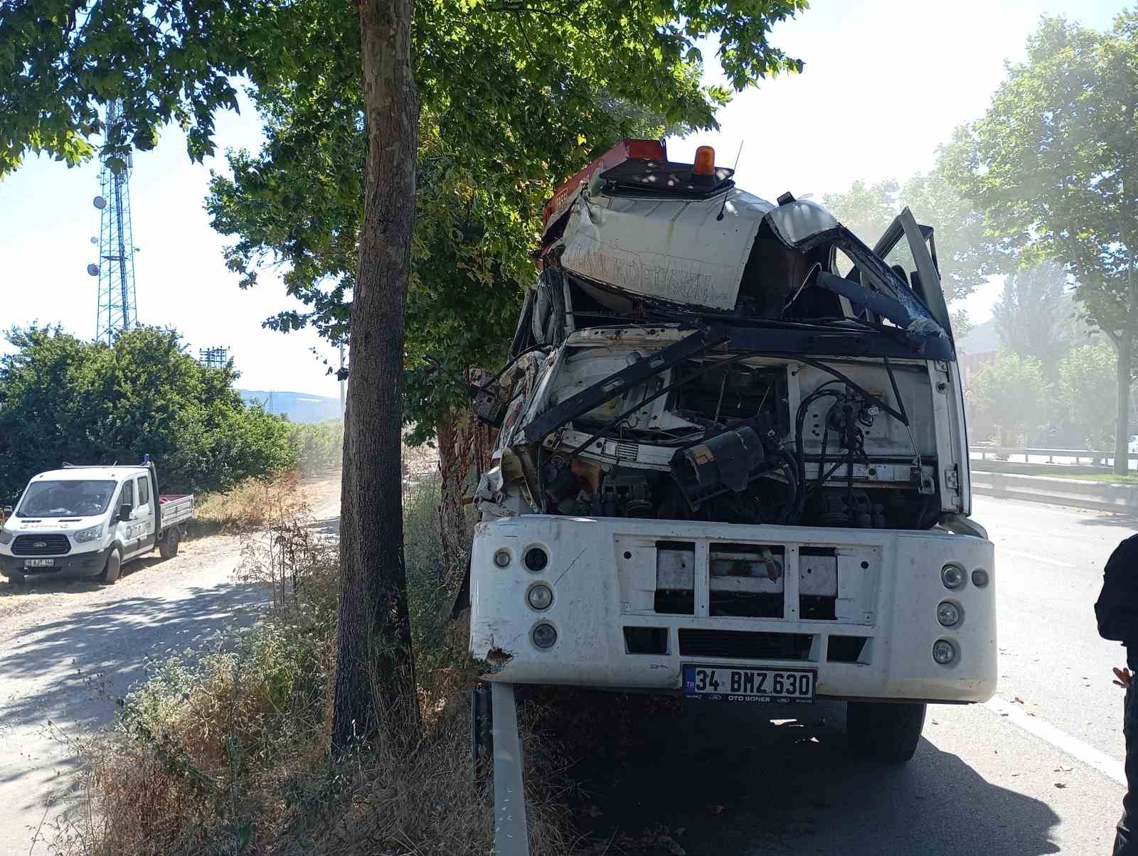 Freni patlayan kamyon 2 araca çarptı; 3 kişi yaralandı 7 freni patlayan kamyon 2 araca carpti 3 kisi yaralandi 3 9AF6SkN3