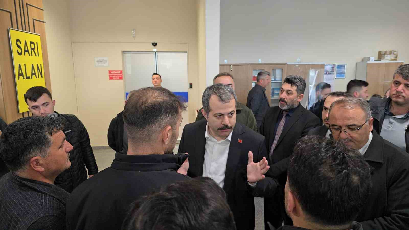 freni patlayan tir dehset sacti ogrenci servisi dahil 7 arac birbirine girdi 18 yarali 3QFRYaKm