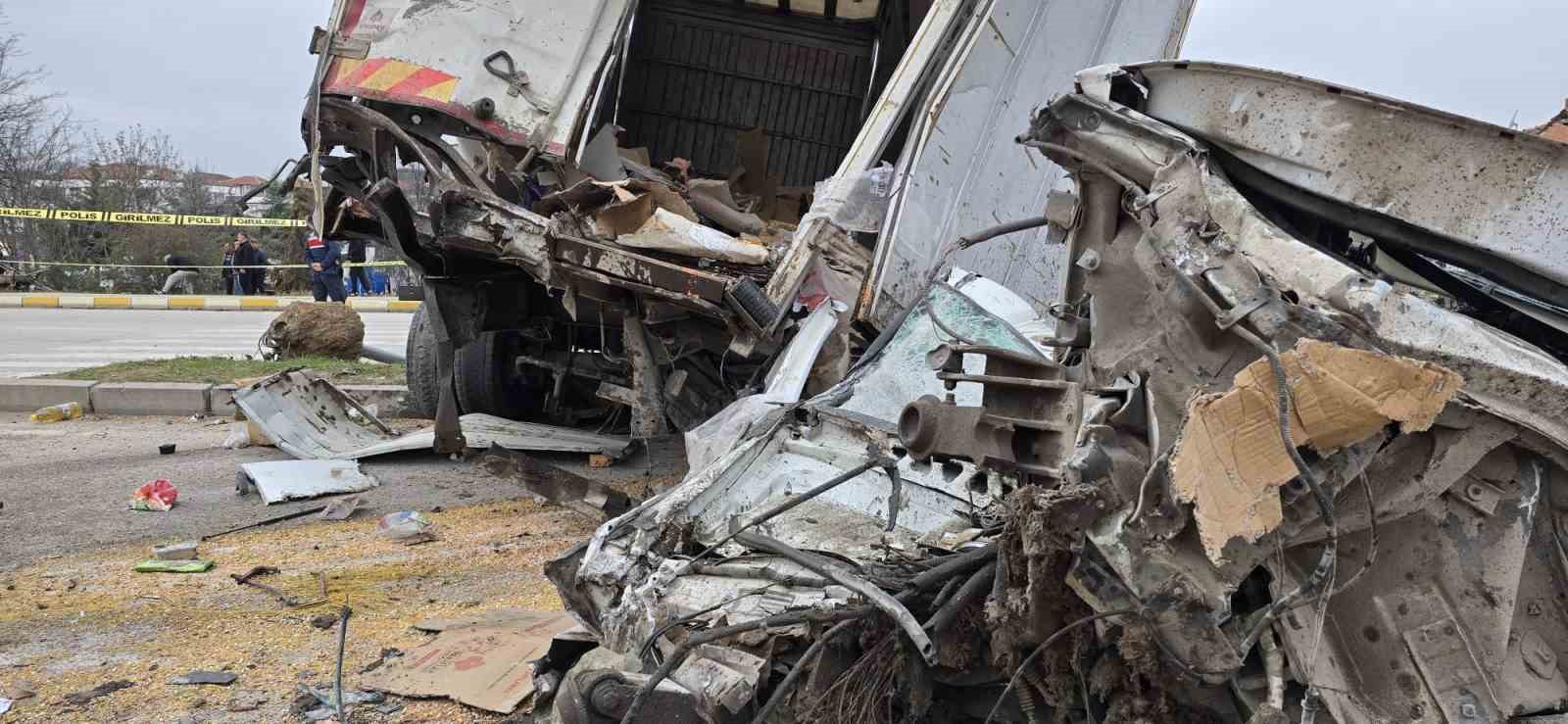 freni patlayan tir dehset sacti ogrenci servisi dahil 7 arac birbirine girdi 18 yarali ytm1sFzW