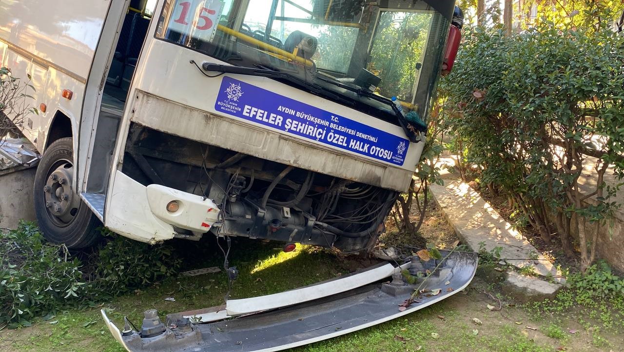freni tutmayan minibus evin bahcesine daldi facia teget gecti 4