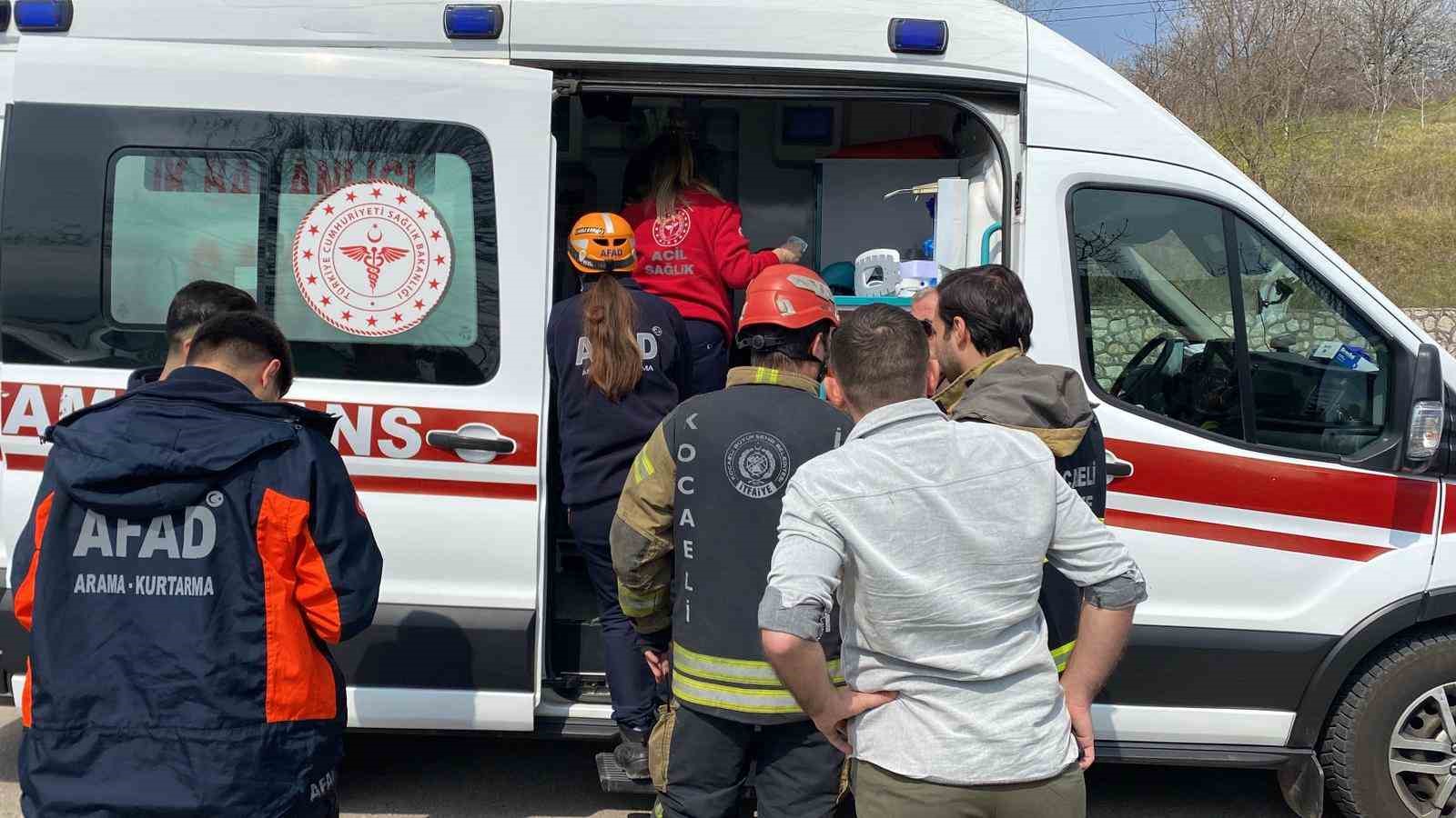 frenine bakmak icin indi araci gozlerinin onunde sarampole yuvarlandi 3 yrUGNYJe