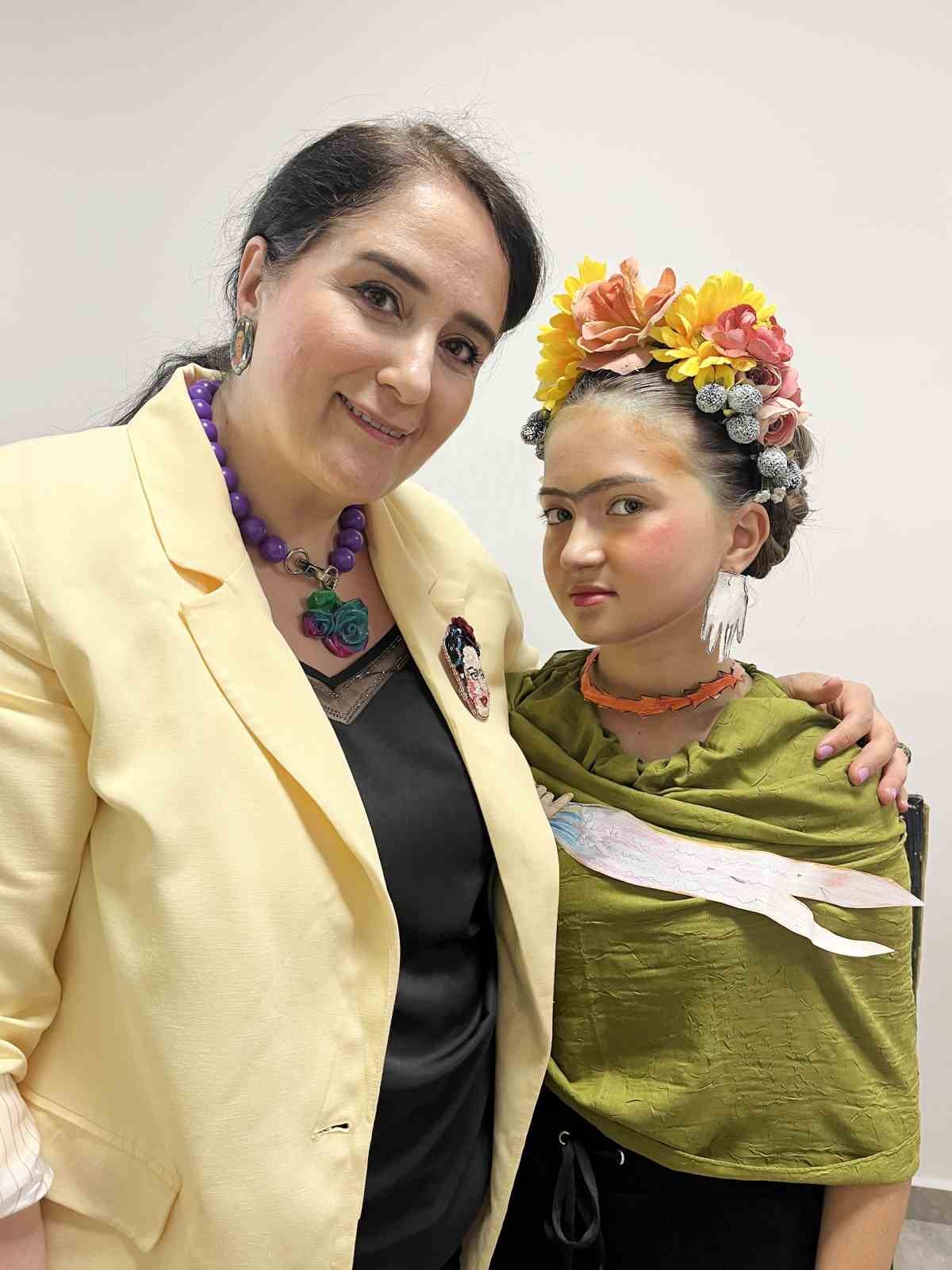 frida kahlonun eserleri bursada canli tabloya donustu 4