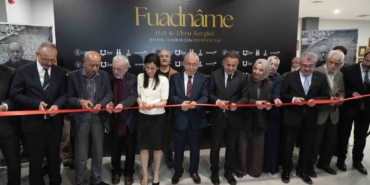 fuat-basar-ve-sekiz-kusak-ogrencilerinin-eserleri-fuadname-hat-ve-ebru-sergisine-bulustu-APjkCzdx.jpg