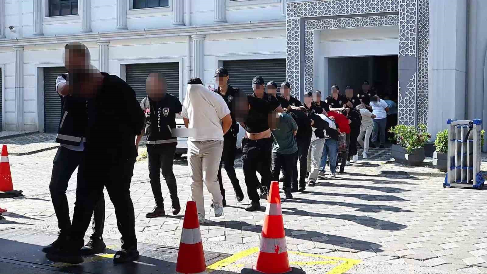 fuhus cetesine darbe 18 kadin kurtarildi 14 tutuklama 2 wCKQhM1B