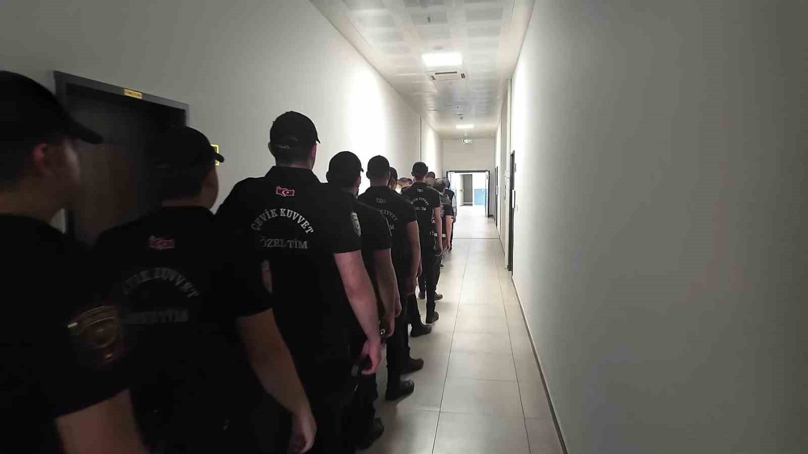 fuhus cetesine darbe 18 kadin kurtarildi 14 tutuklama 4 qDcyemRY