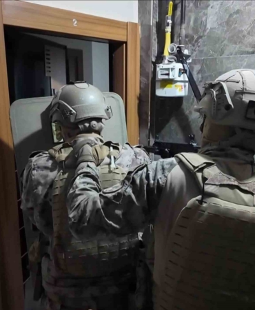 fuhus-cetesine-darbe-18-kadin-kurtarildi-14-tutuklama-Pfb7QjE5.jpg