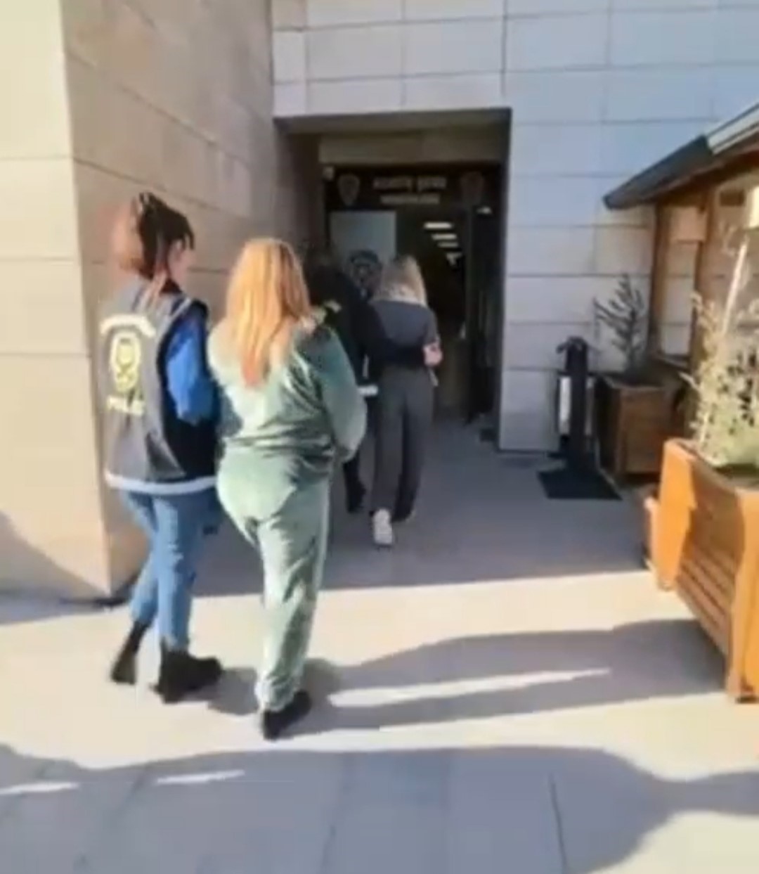 Fuhuş operasyonunda yakalananların banka hesaplarında 6 milyon TL’lik hareketlilik belirlendi 4 fuhus operasyonunda yakalananlarin banka hesaplarinda 6 milyon tllik hareketlilik belirlendi 0 auXZr93O