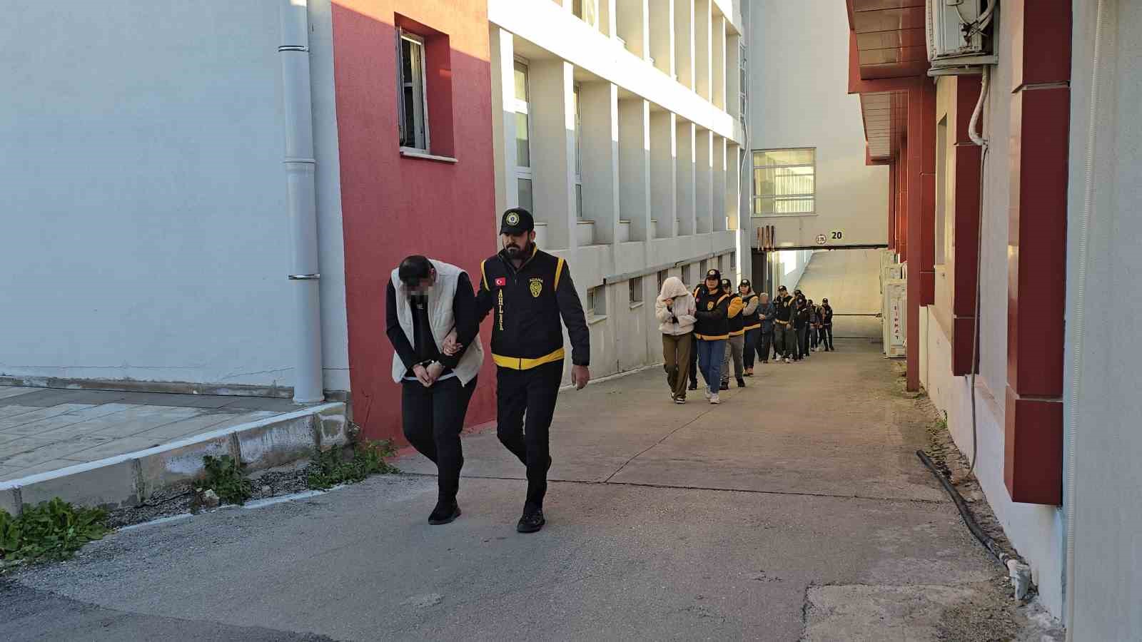 fuhus yaptiran masaj salonlarina operasyon 14 tutuklama 1 sdM3IvB7