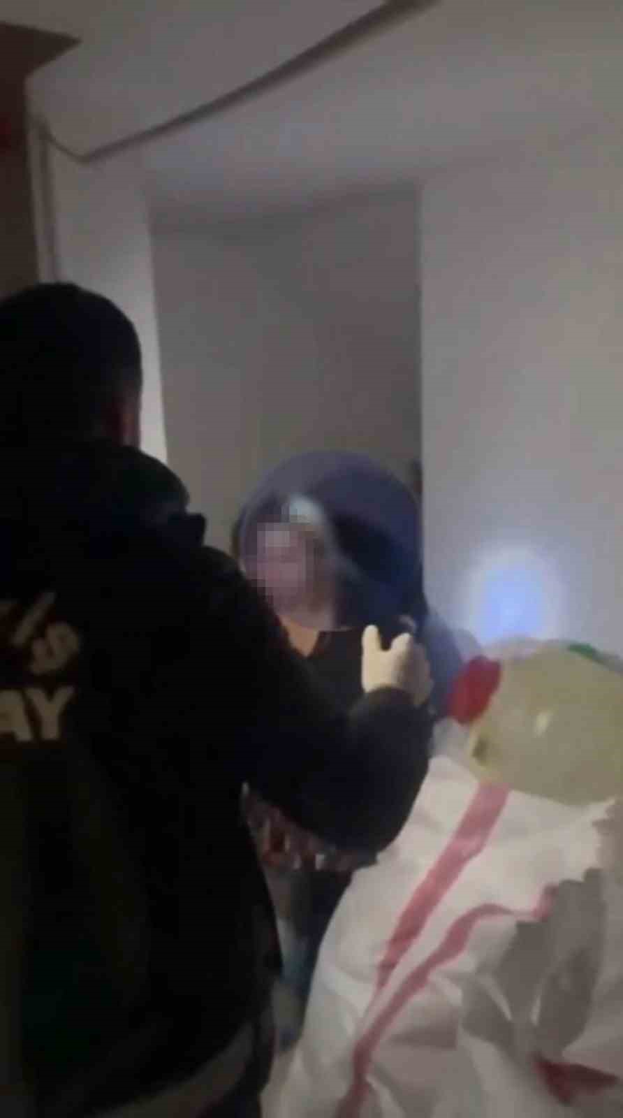 fuhusa suruklenen 6 kadin bidonla kapatilan gizli bolmeden cikti 3 tm2fAuPs