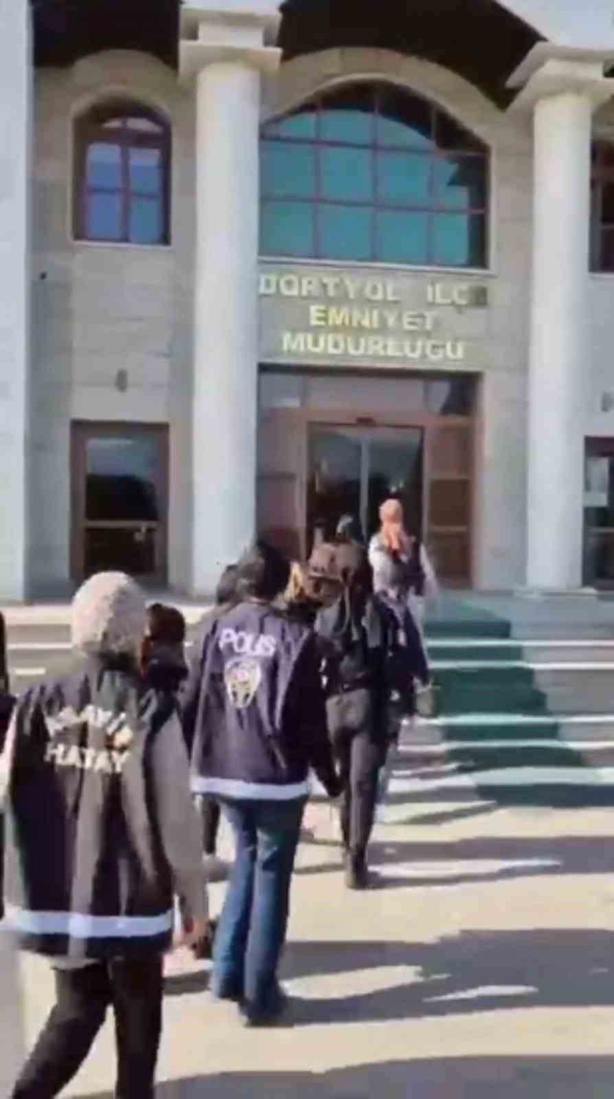 fuhusa suruklenen 6 kadin bidonla kapatilan gizli bolmeden cikti 4 s4S4e9Ss