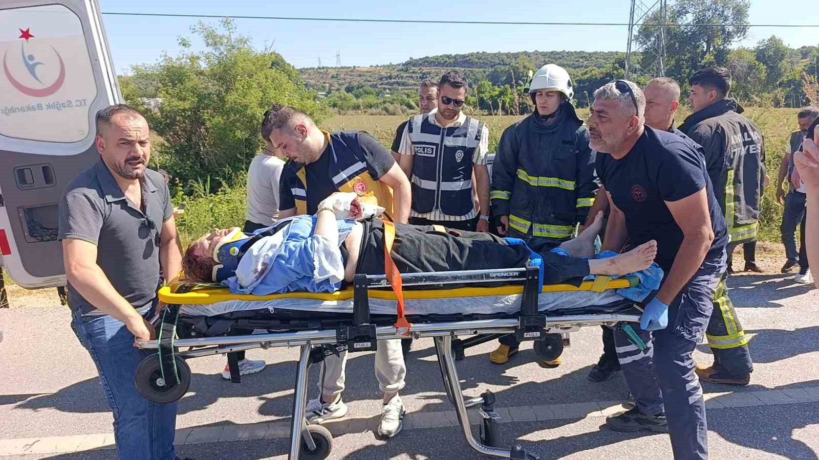 futbolcu furkan perker bayram tatili yolunda ailesiyle kaza gecirdi 5 yarali 10