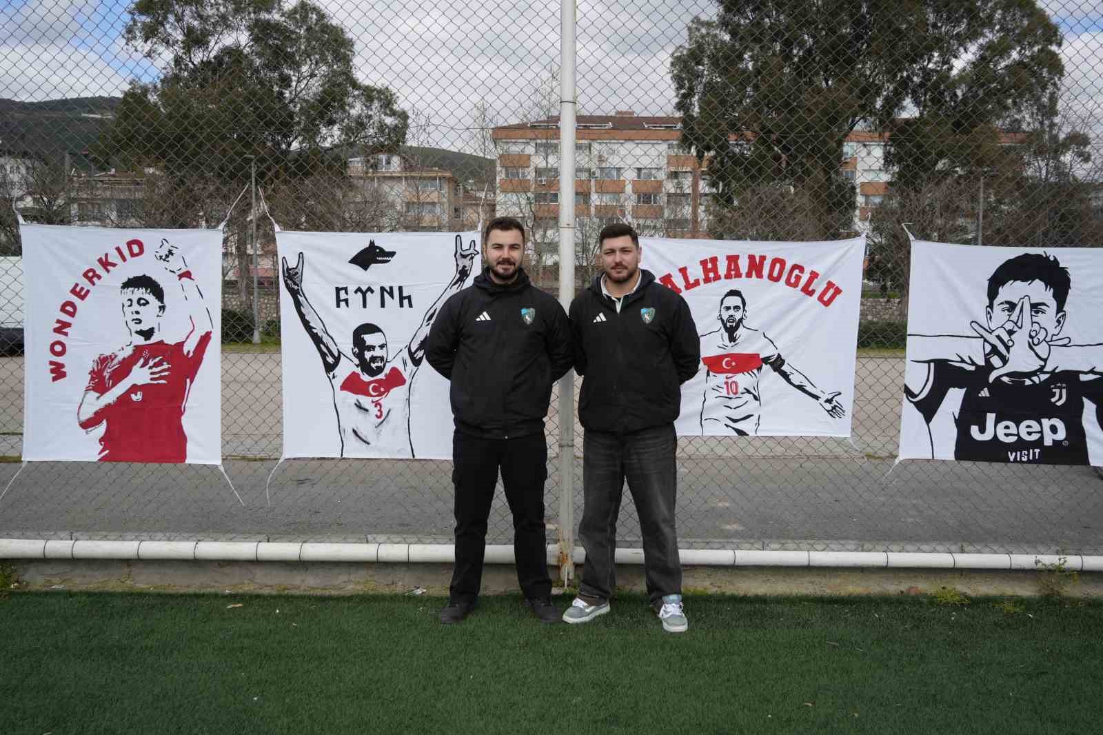 futbolcu olamadilar ama tribunleri pankartlariyla renklendiriyorlar 11 DM5TpQPi