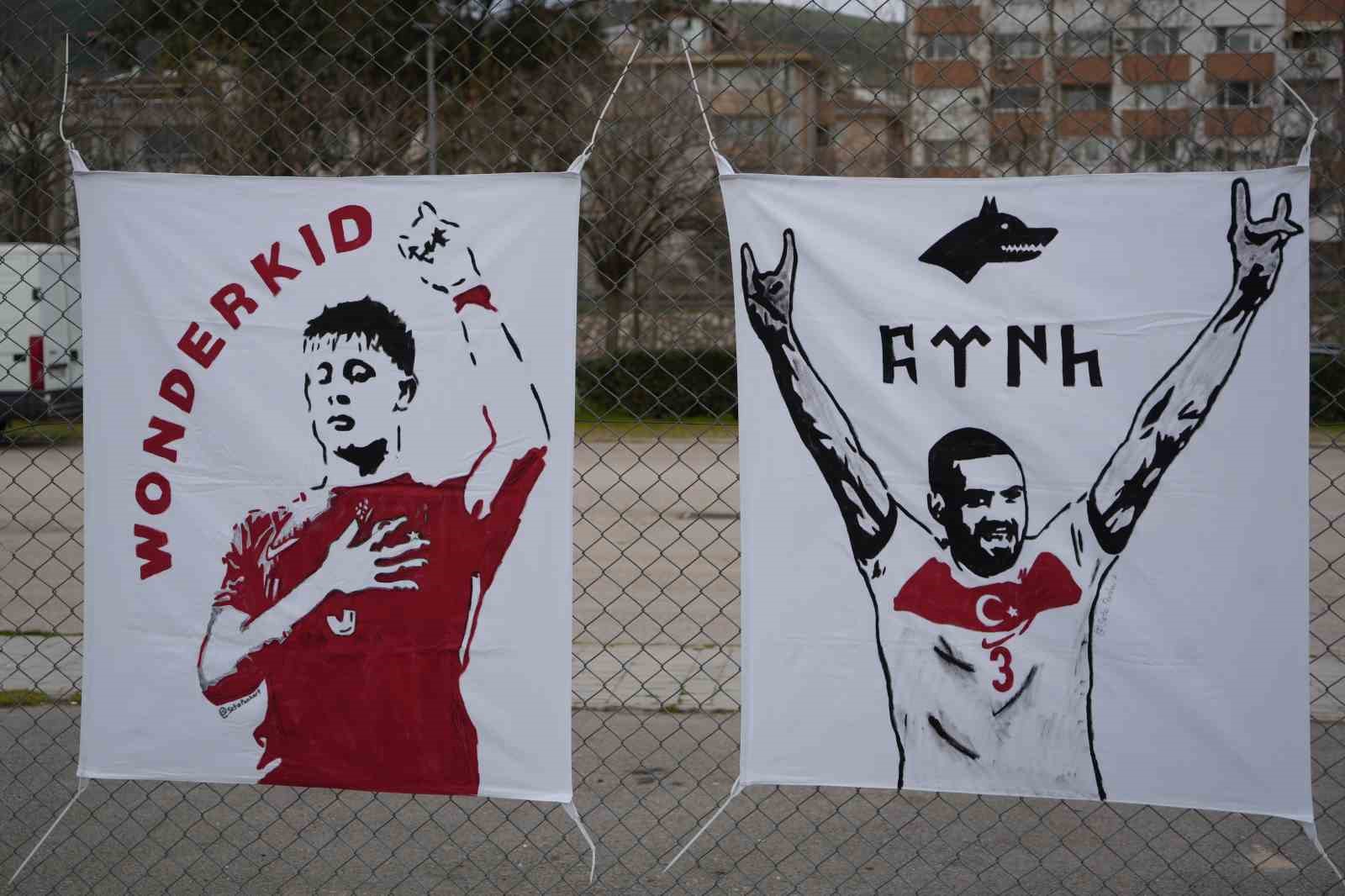futbolcu olamadilar ama tribunleri pankartlariyla renklendiriyorlar 3 fGWPGKsl