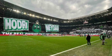 futbolcu-olamadilar-ama-tribunleri-pankartlariyla-renklendiriyorlar-5wXtcypz.jpg