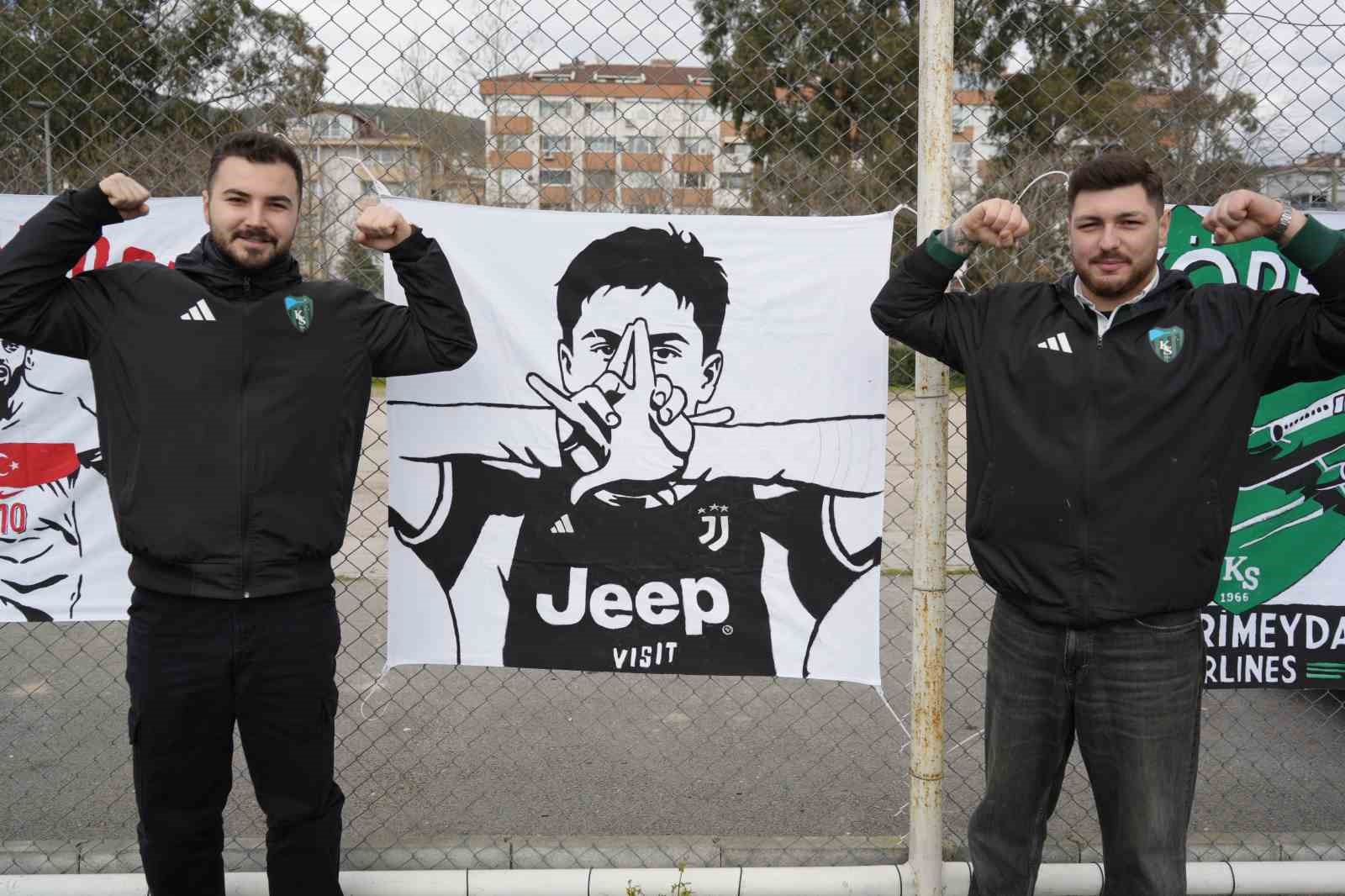 futbolcu olamadilar ama tribunleri pankartlariyla renklendiriyorlar 7 E1ZaiOgz