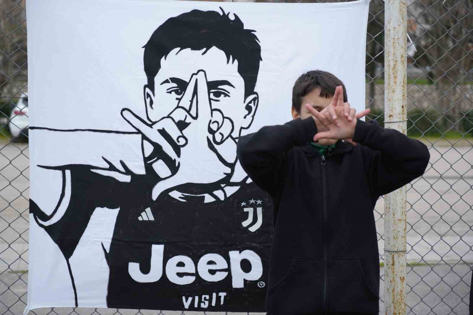 futbolcu olamadilar ama tribunleri pankartlariyla renklendiriyorlar 9 zyrTPCIr