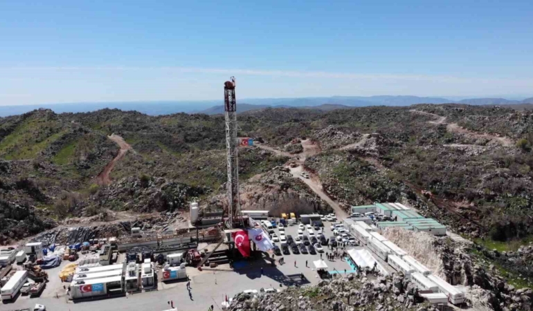 gabardan-milli-gurur-petrol-uretimi-yuzde-42-ile-zirveye-cikti-cari-aciga-yillik-2-hGbdOhXP.jpg