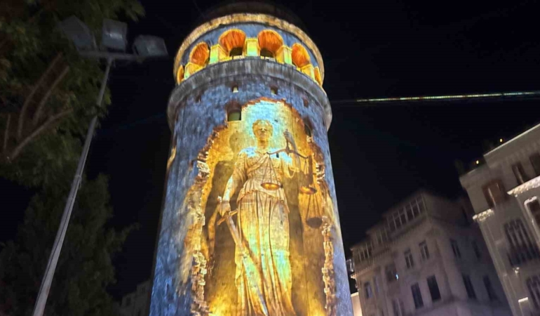 galata-kulesinde-15-temmuza-ozel-mapping-gosterisi-W3Ux7QpT.jpg