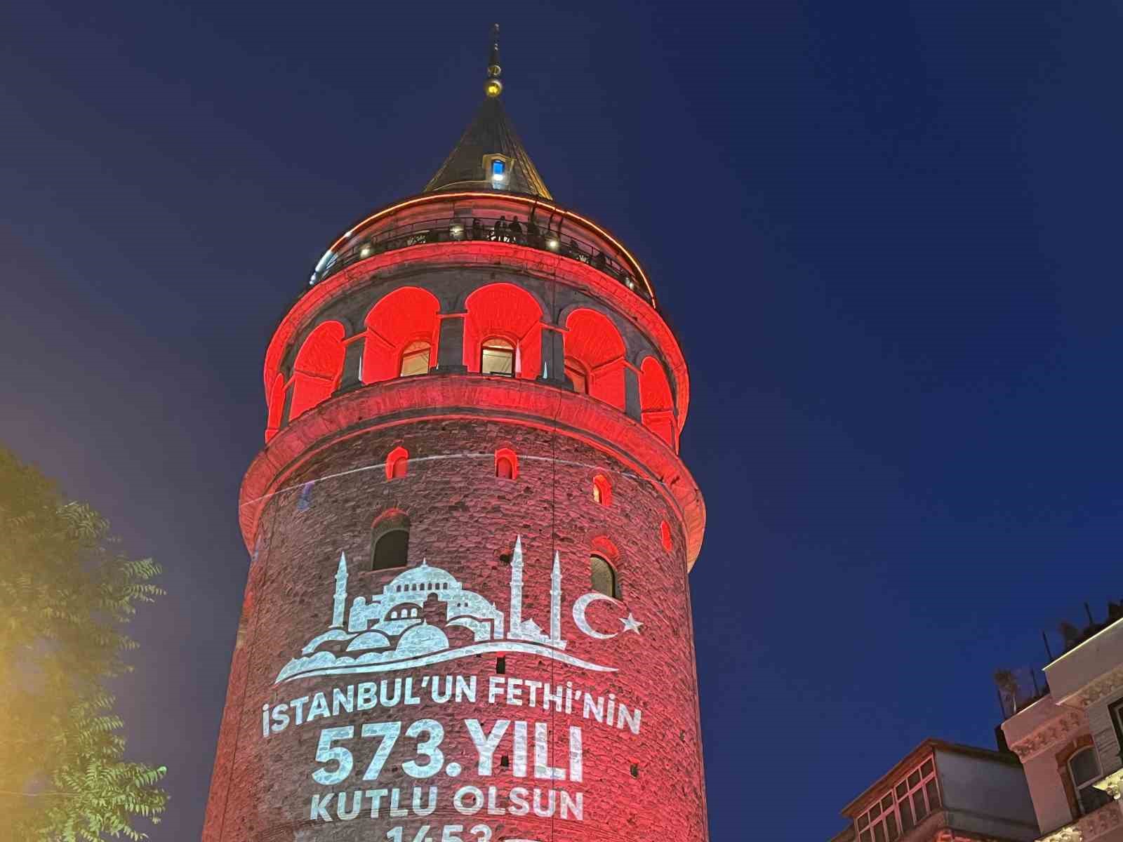 Galata Kulesi’nde İstanbul’un fethinin 573. yıl dönümün özel ışık gösterisi 7 galata kulesinde istanbulun fethinin 573 yil donumun ozel isik gosterisi 3 9UTCBlVh