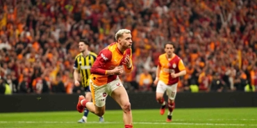 galatasaray-25-sene-sonra-evinde-fenerbahceye-karsi-penaltidan-gol-atti-CtzEeGpA.jpg