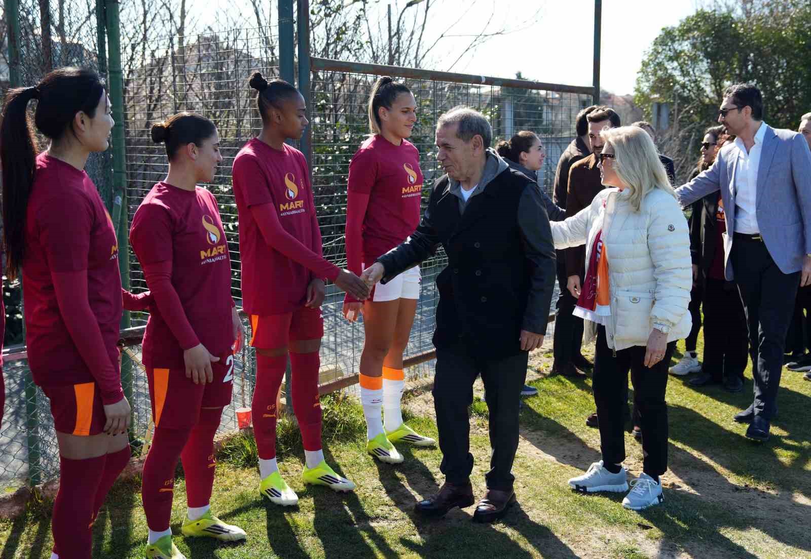 galatasaray 8 mart dunya emekci kadinlar gunu etkinligi duzenledi 0 2mH9fdCS