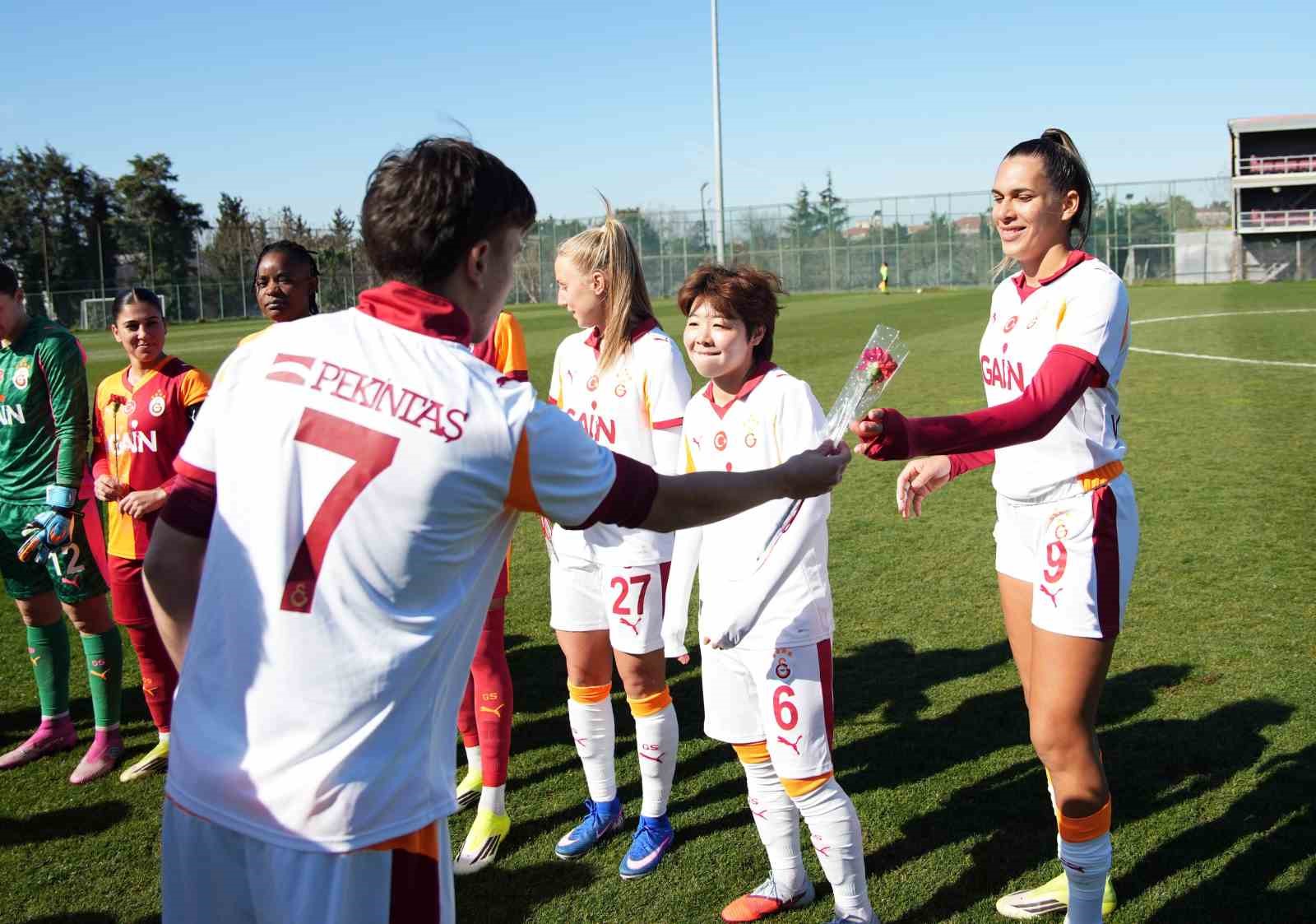 galatasaray 8 mart dunya emekci kadinlar gunu etkinligi duzenledi 10