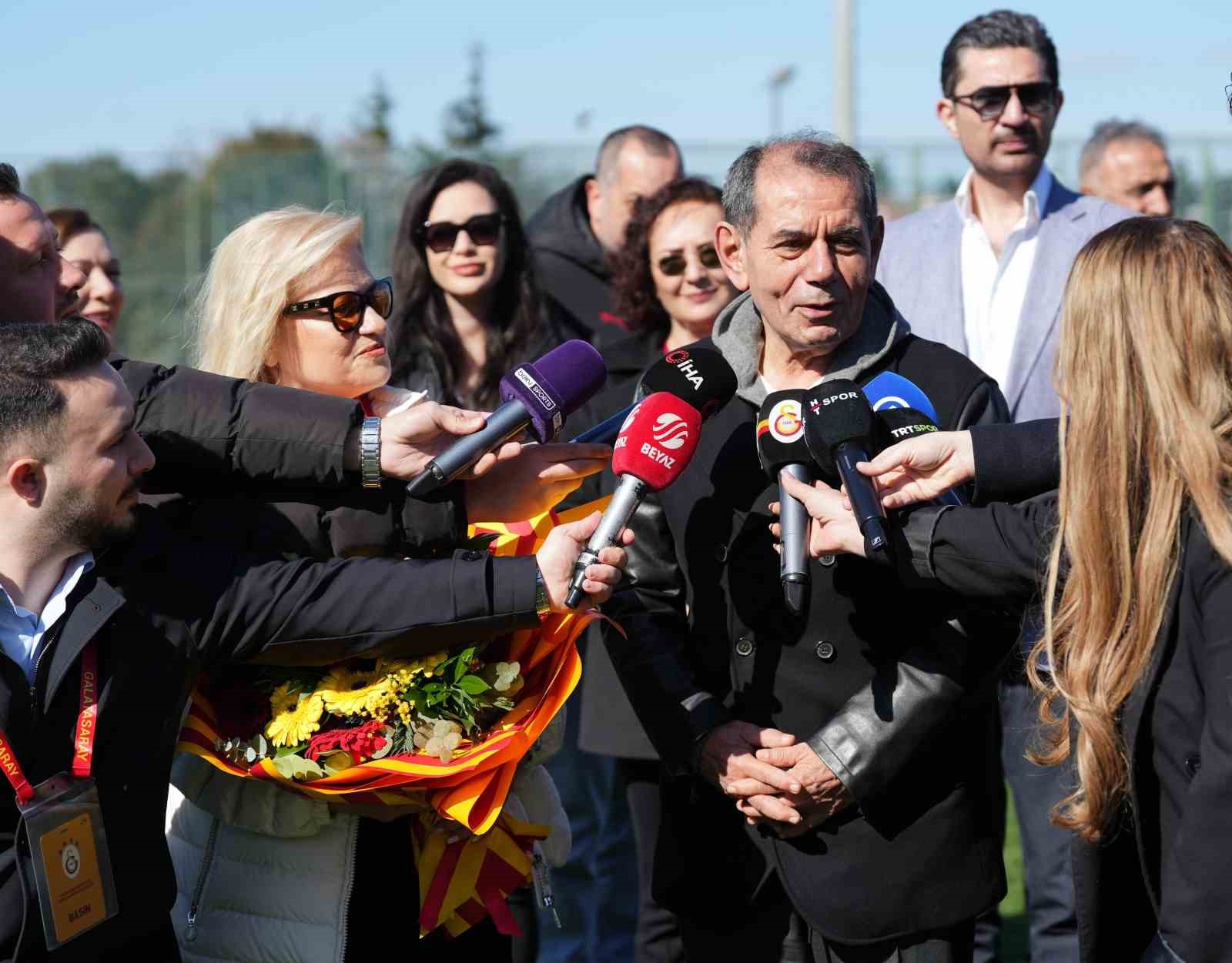 galatasaray 8 mart dunya emekci kadinlar gunu etkinligi duzenledi 12 UsOcCpOF