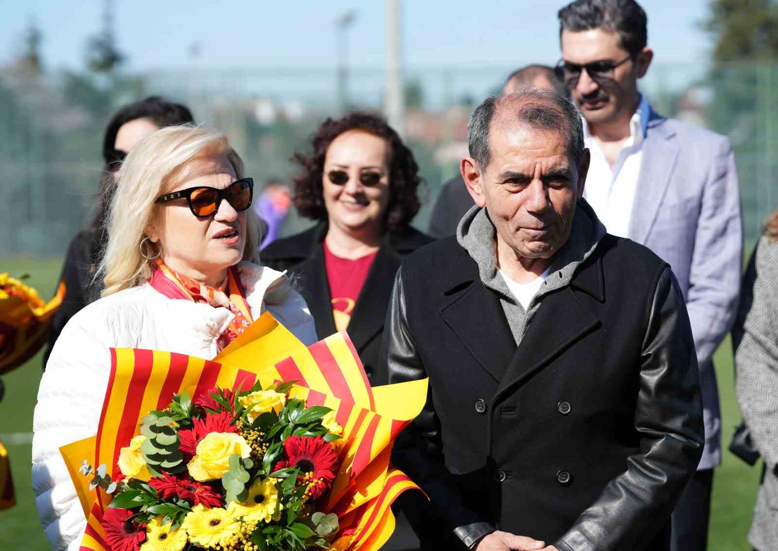 galatasaray 8 mart dunya emekci kadinlar gunu etkinligi duzenledi 13