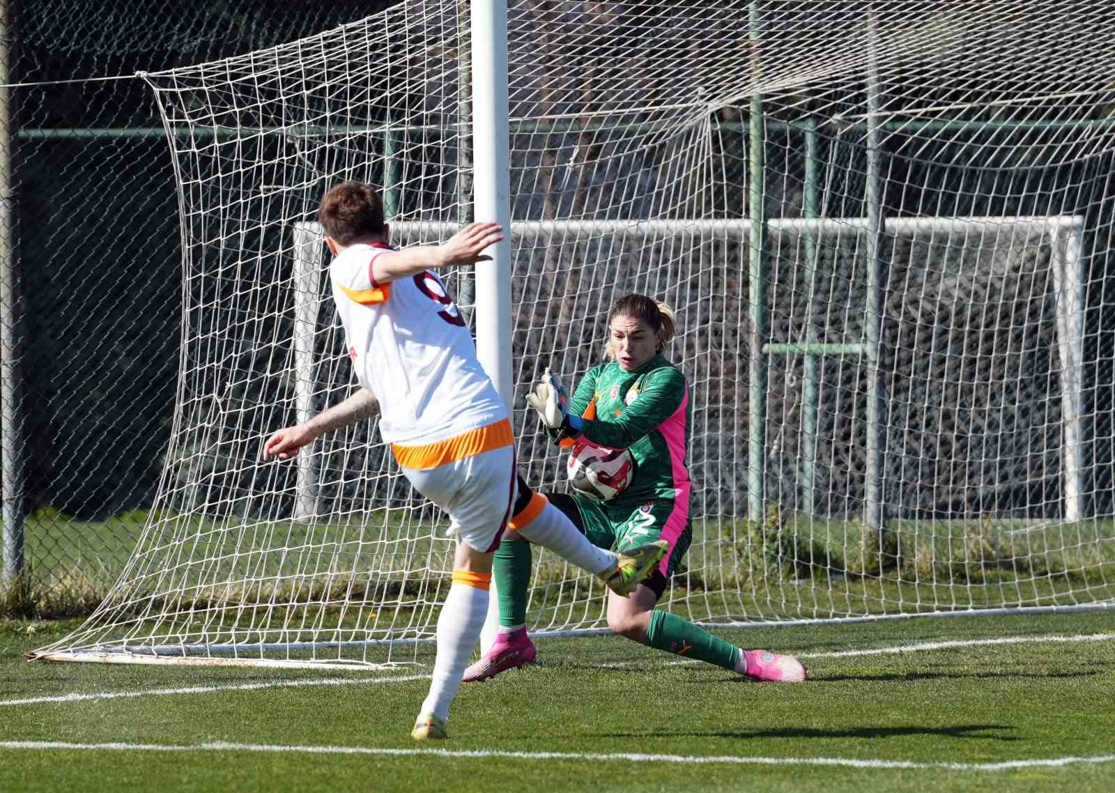 galatasaray 8 mart dunya emekci kadinlar gunu etkinligi duzenledi 19