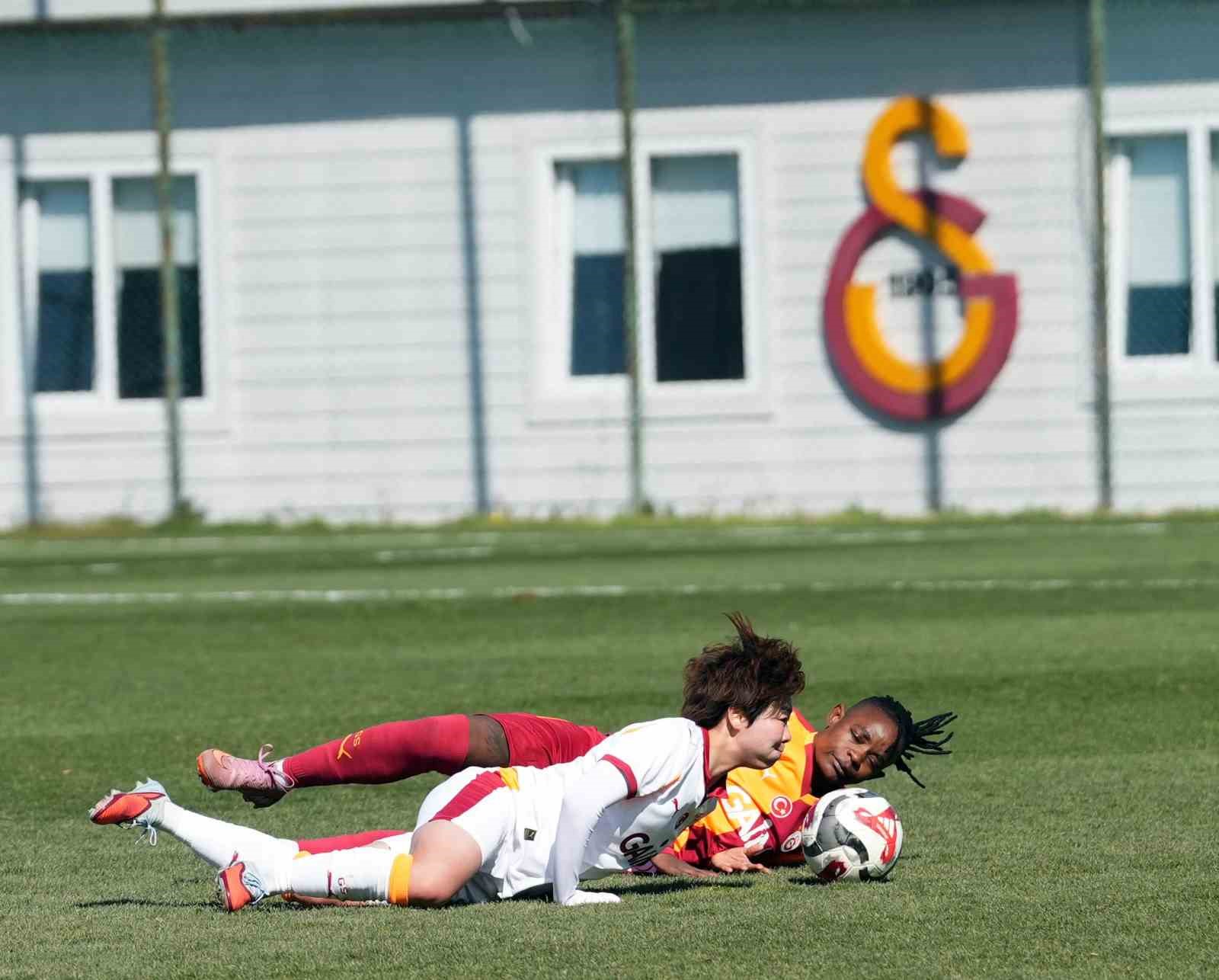 galatasaray 8 mart dunya emekci kadinlar gunu etkinligi duzenledi 20 FX2pZeBG