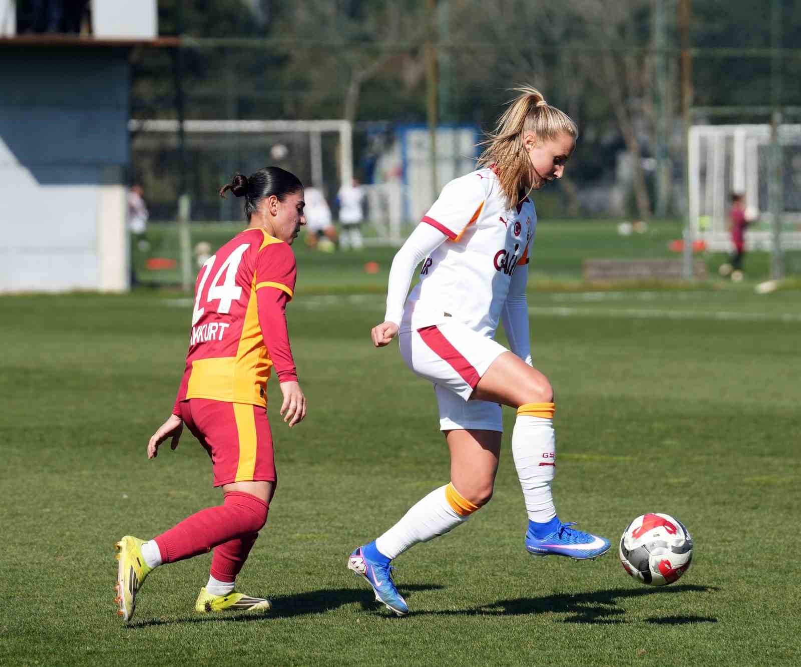 galatasaray 8 mart dunya emekci kadinlar gunu etkinligi duzenledi 22 huU52Tj3