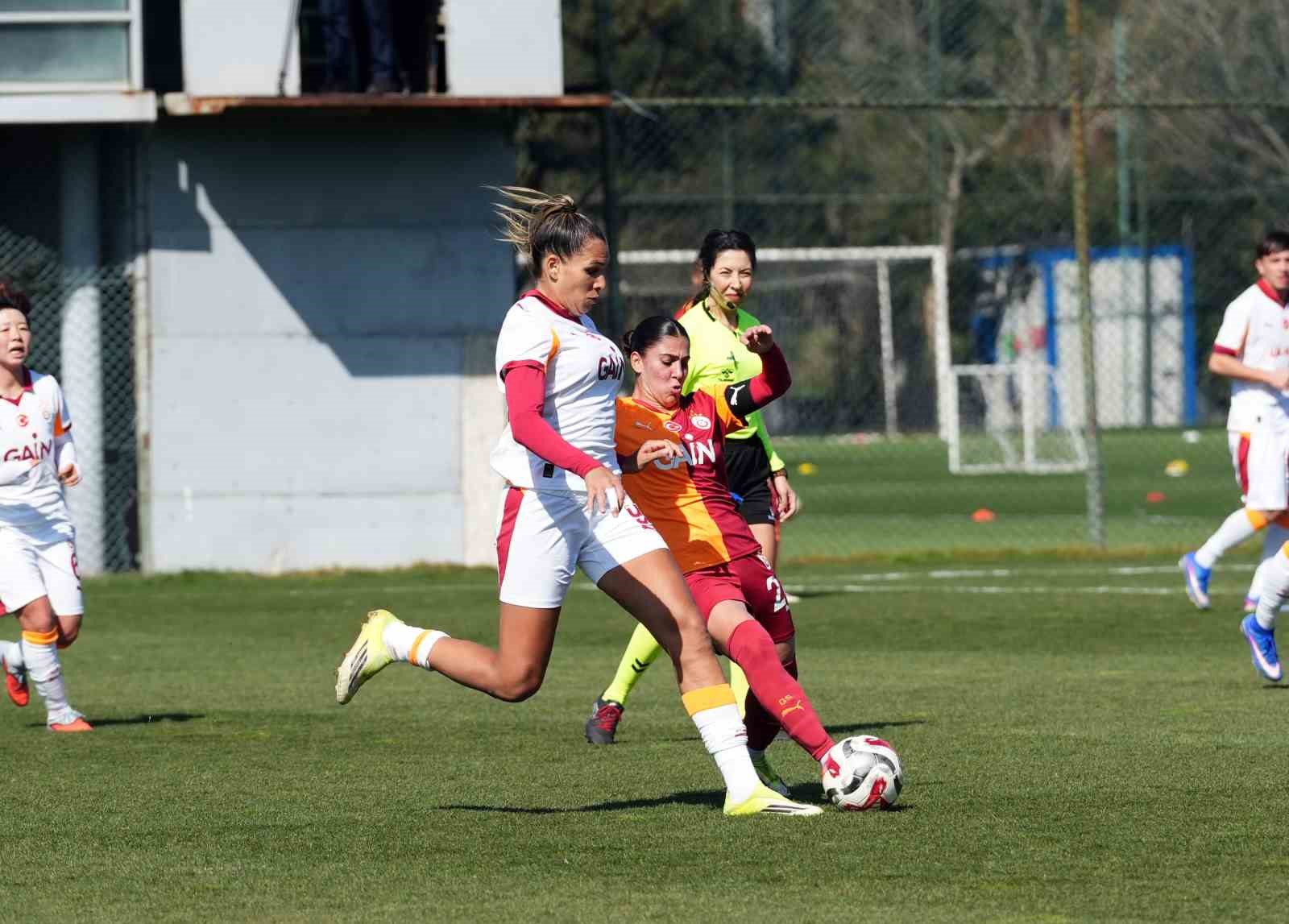 galatasaray 8 mart dunya emekci kadinlar gunu etkinligi duzenledi 23