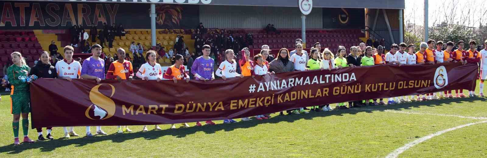 galatasaray 8 mart dunya emekci kadinlar gunu etkinligi duzenledi 25 Hy138pkD