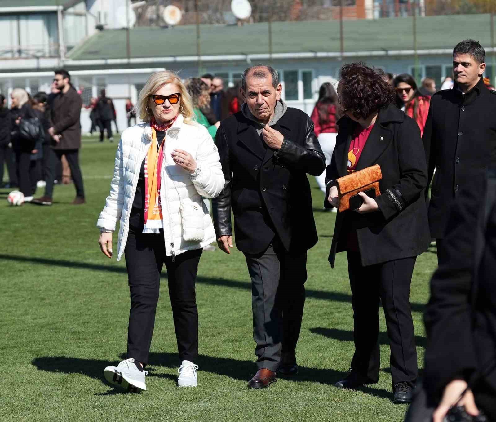 galatasaray 8 mart dunya emekci kadinlar gunu etkinligi duzenledi 27 t1K9p8Vk