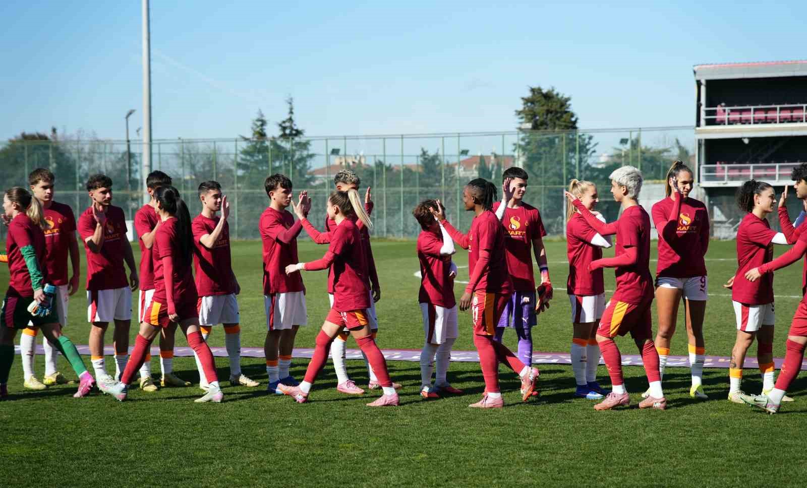 galatasaray 8 mart dunya emekci kadinlar gunu etkinligi duzenledi 4