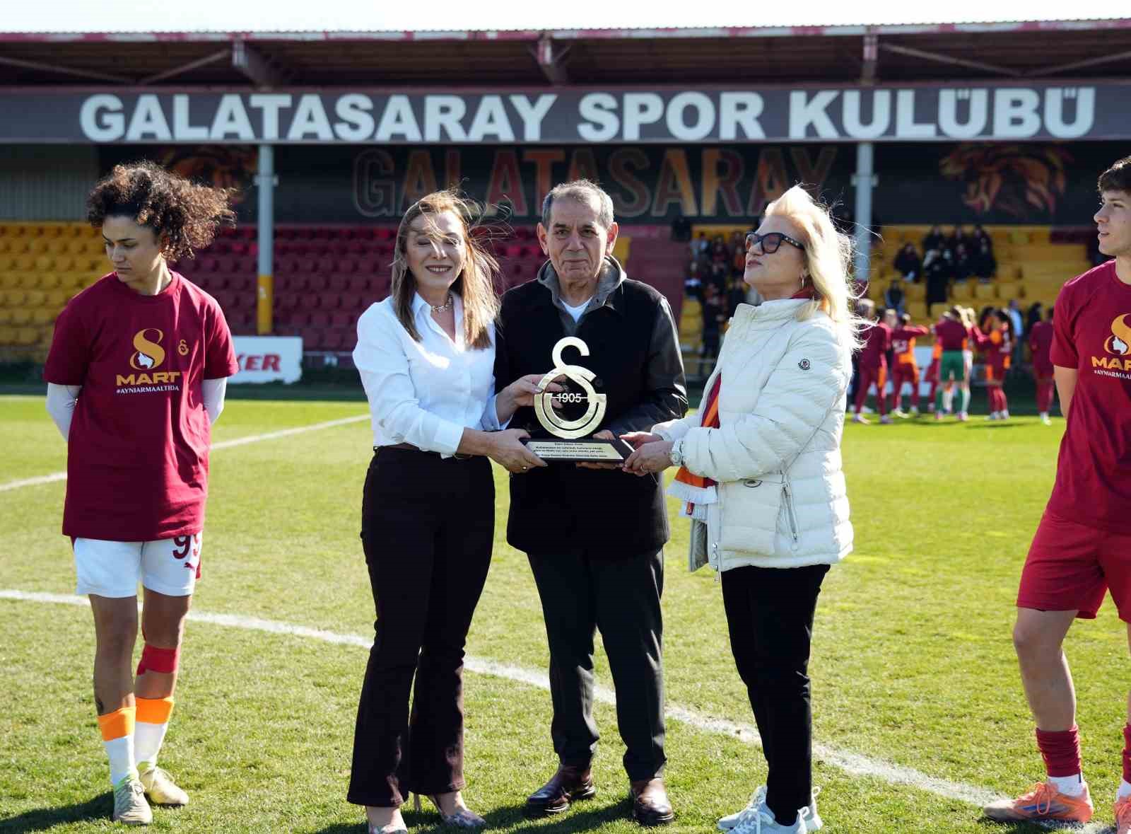 galatasaray 8 mart dunya emekci kadinlar gunu etkinligi duzenledi 5 pYUg2kJ3