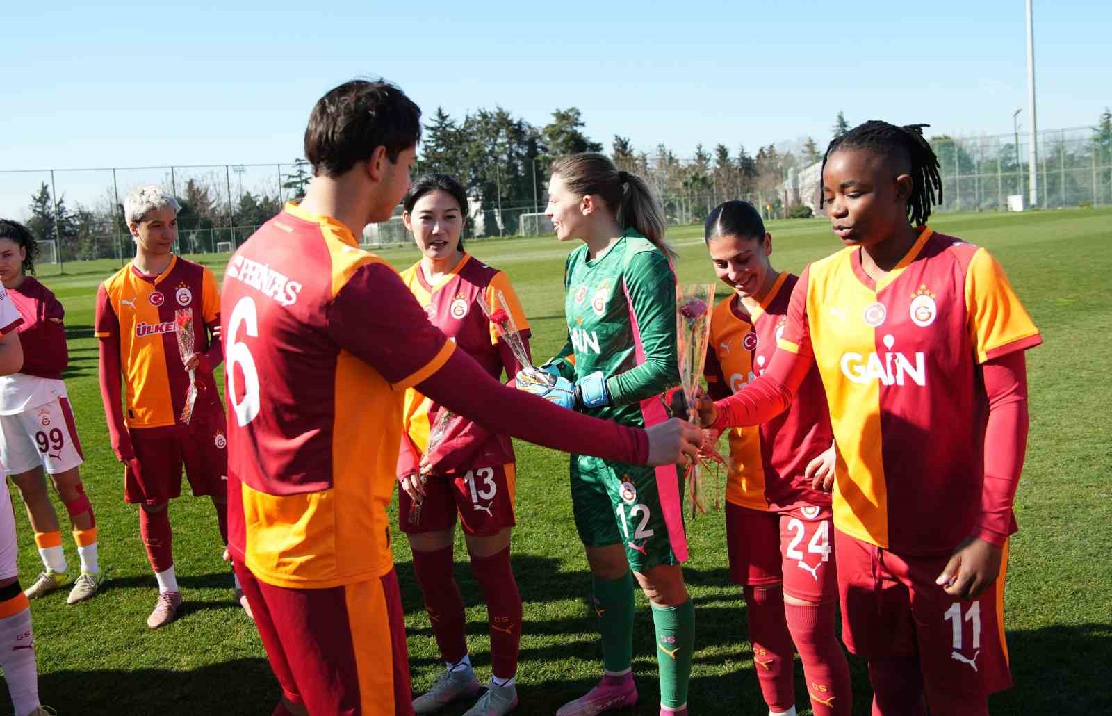 galatasaray 8 mart dunya emekci kadinlar gunu etkinligi duzenledi 9 HJ3HAqcB