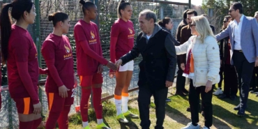 galatasaray-8-mart-dunya-emekci-kadinlar-gunu-etkinligi-duzenledi-jHl9grLB.jpg