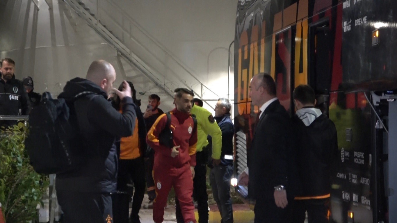 galatasaray antalyada sampiyonlar ligi muzigiyle karsilandi 1 2v1j2XNR