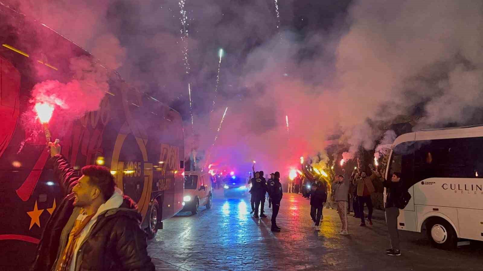 galatasaray antalyada sampiyonlar ligi muzigiyle karsilandi 10
