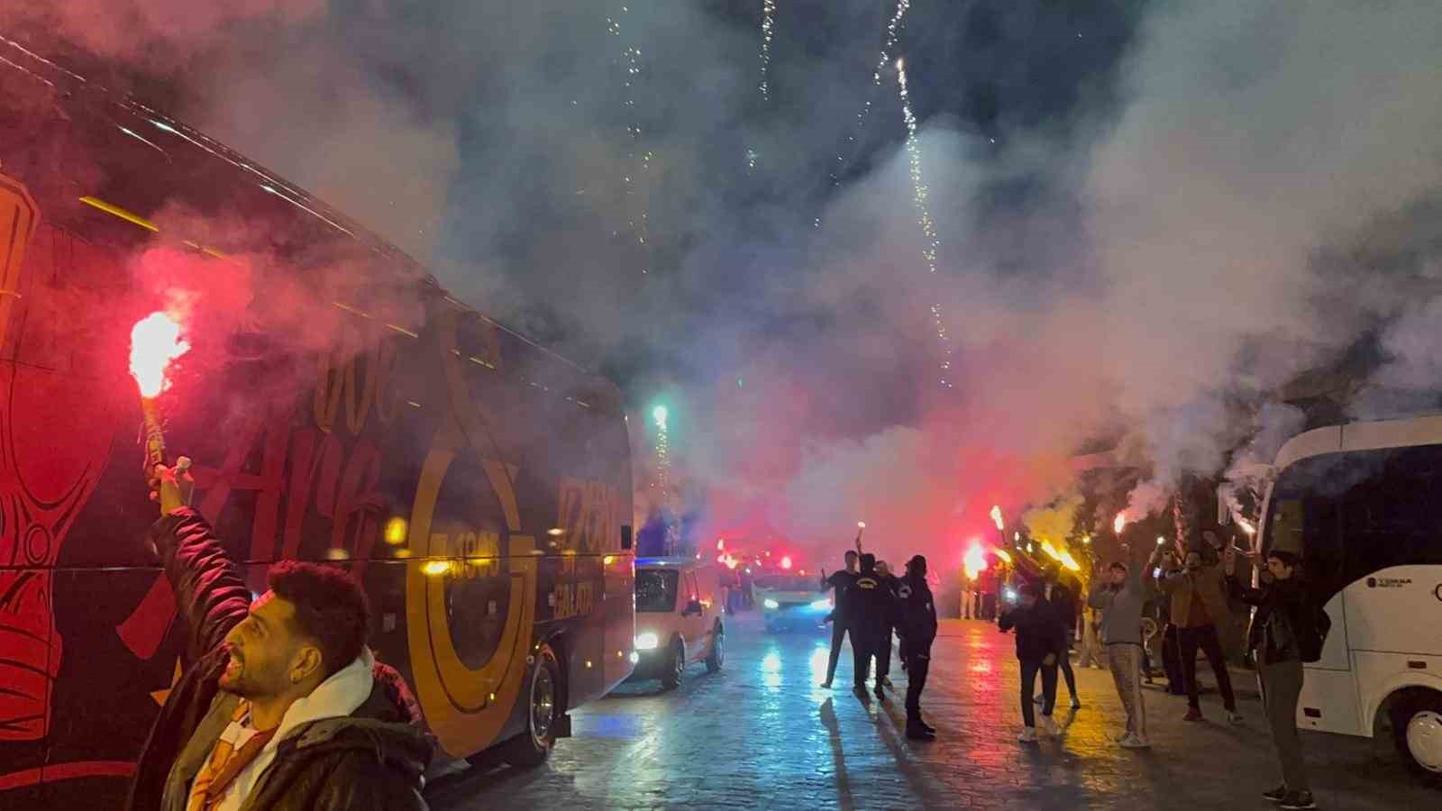 galatasaray antalyada sampiyonlar ligi muzigiyle karsilandi 12