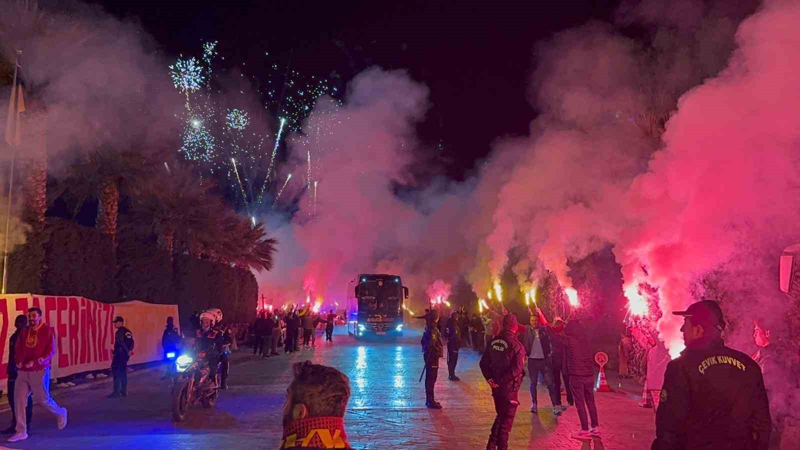 galatasaray antalyada sampiyonlar ligi muzigiyle karsilandi 13 RiYOvFf2