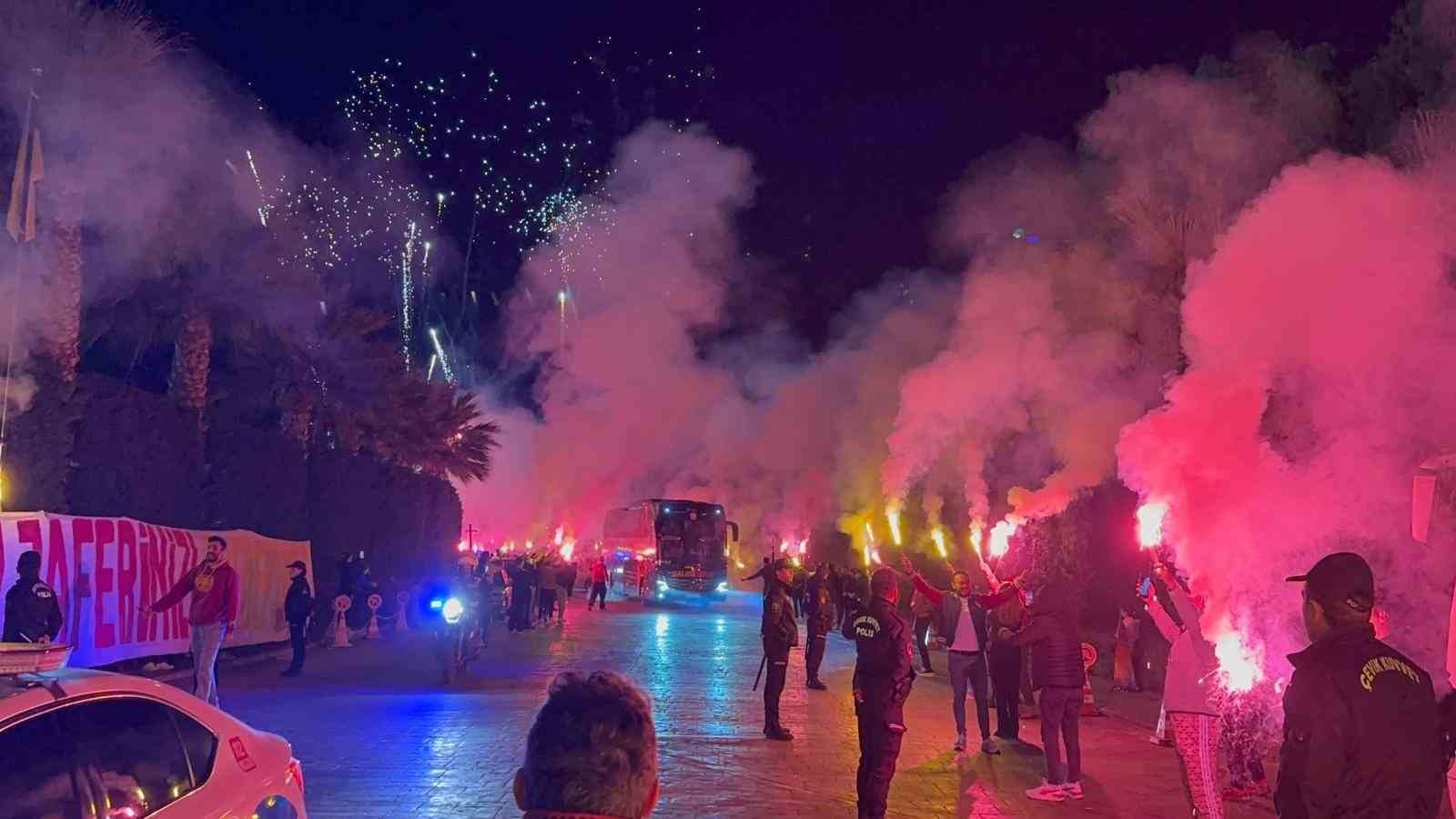 galatasaray antalyada sampiyonlar ligi muzigiyle karsilandi 14 K3GEOXbu