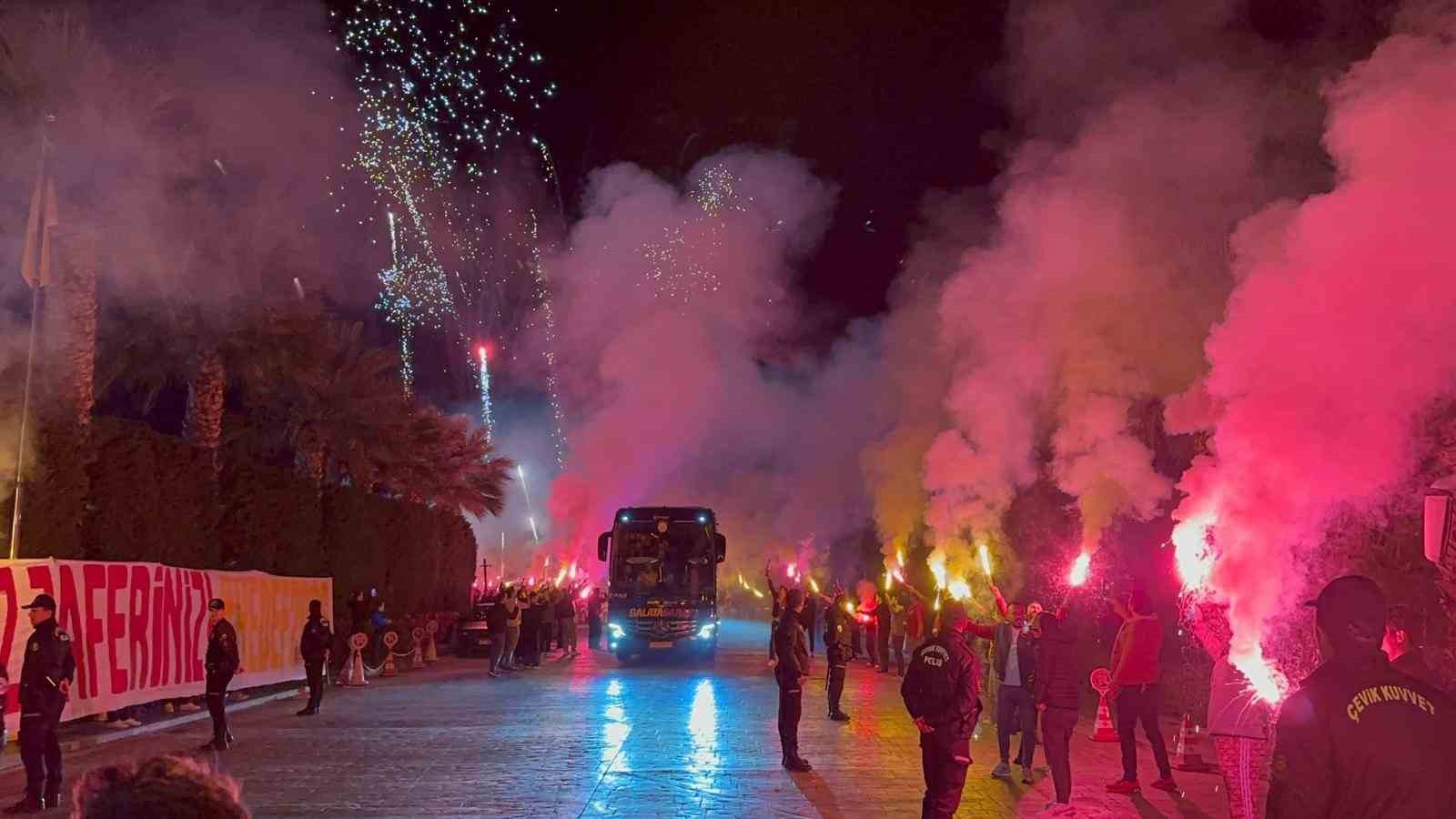 galatasaray antalyada sampiyonlar ligi muzigiyle karsilandi 15 wn9OKpEt