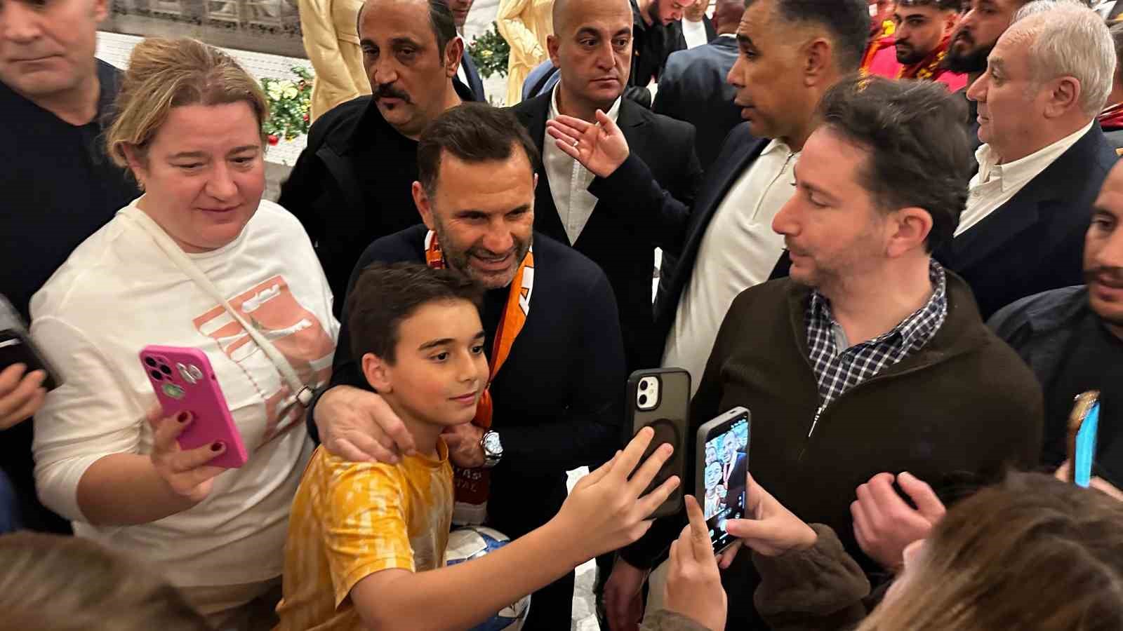 galatasaray antalyada sampiyonlar ligi muzigiyle karsilandi 16 GBrzOIiQ