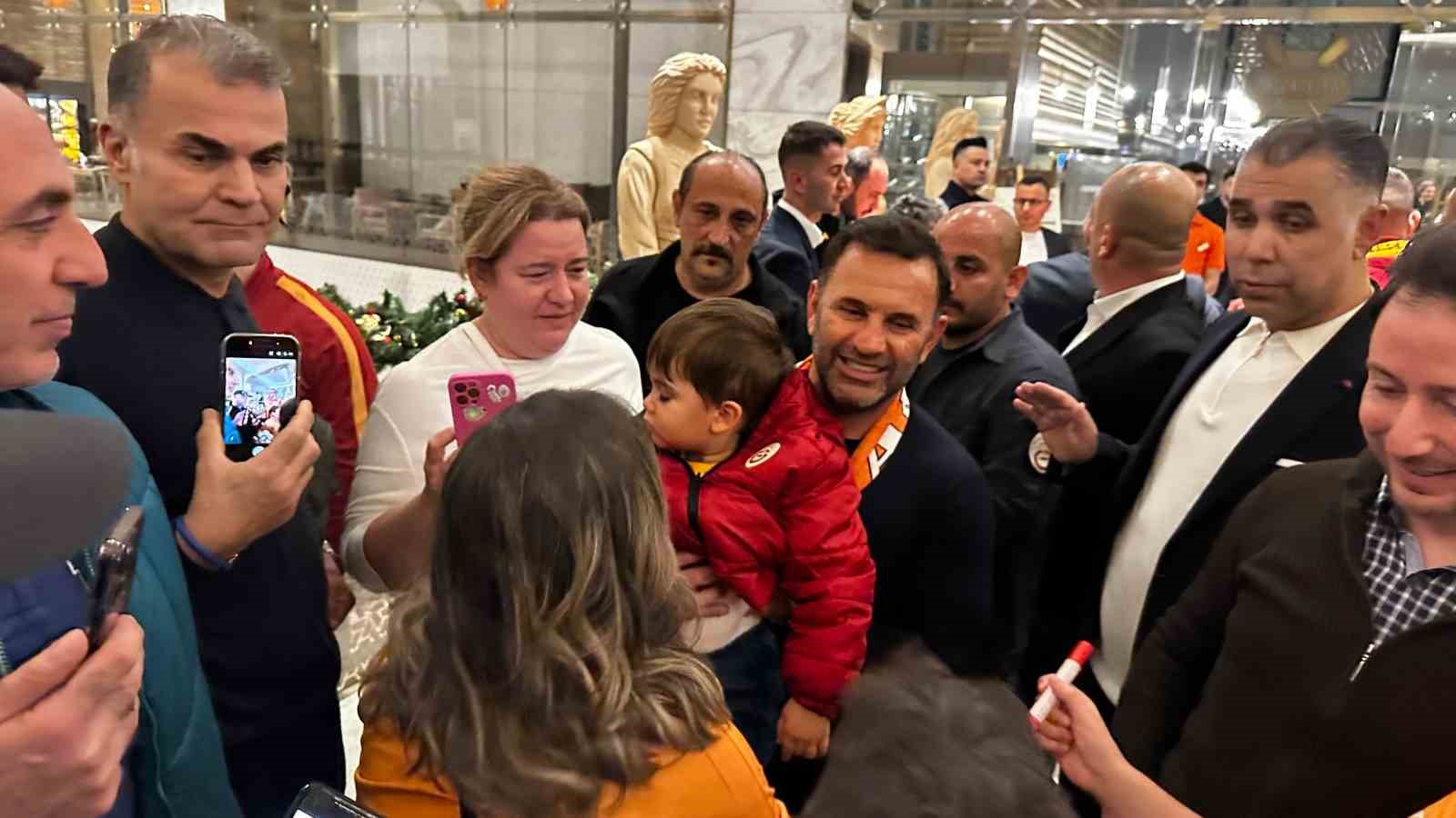galatasaray antalyada sampiyonlar ligi muzigiyle karsilandi 17 5LiO5Xvu