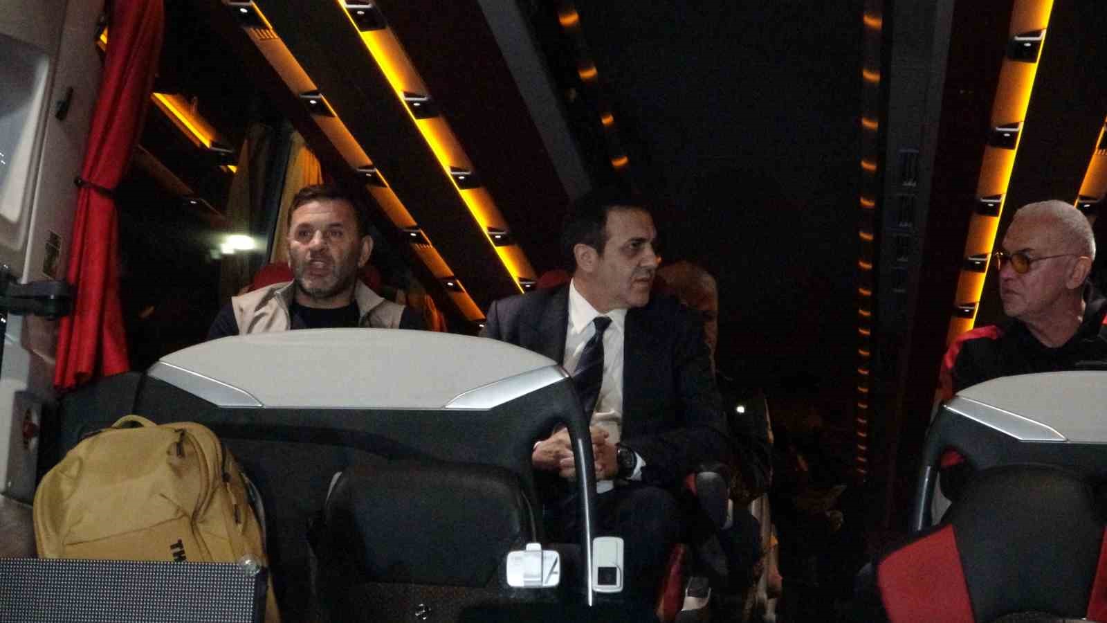 galatasaray antalyada sampiyonlar ligi muzigiyle karsilandi 3 DrMINvJ4